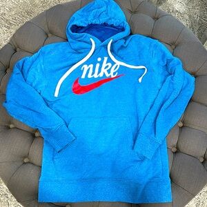 Donating soon! Open to offers!!! EUC Nike hoodie size medium 💙